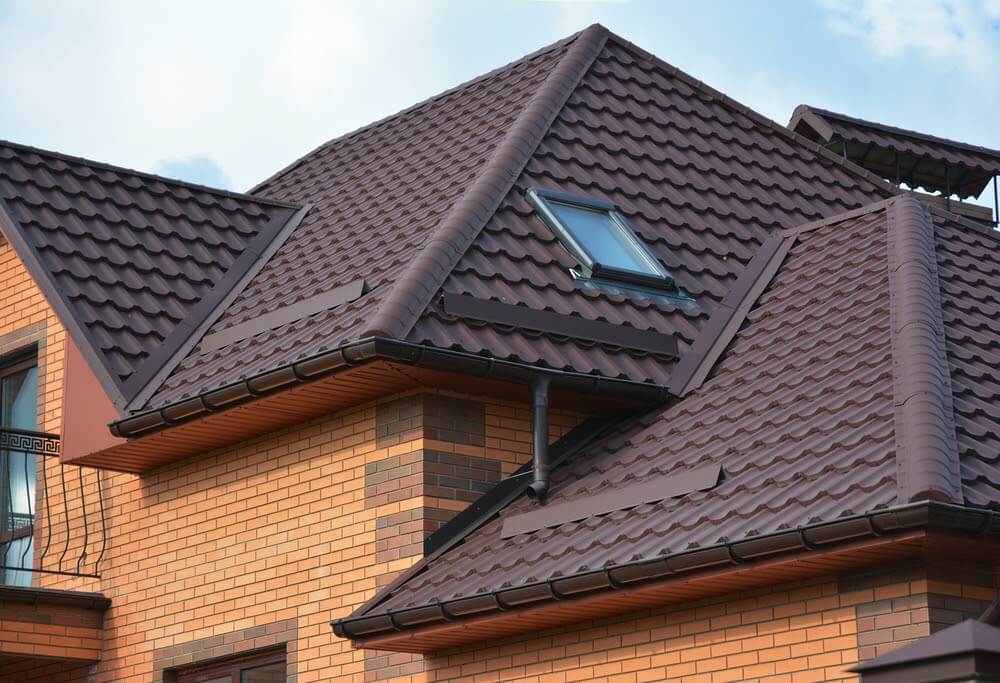 Hip Roofs: Pros, Cons, Installation Tips, Buying Guide
